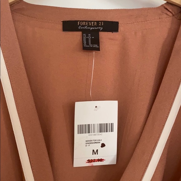 TAN WRAPAROUND WHITE DETAIL BELL SLEEVE NWT - Picture 2 of 8